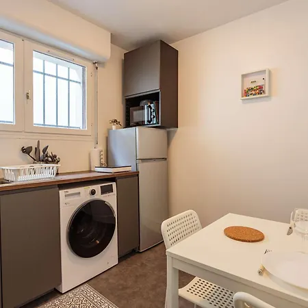 Studio Renove Avec Piscine, Wi-fi, Proche Centre Et Plage - Fr-1-3-610 Biarritz