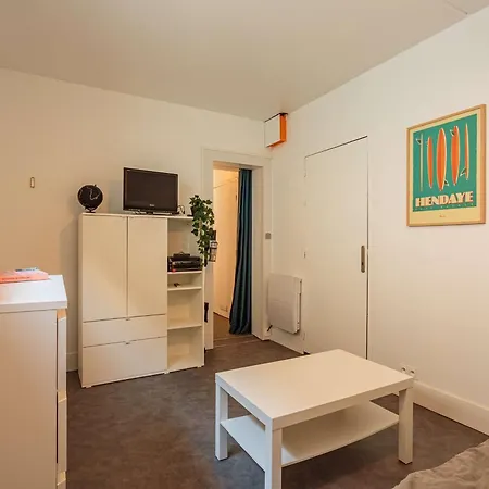 Studio Renove Avec Piscine, Wi-fi, Proche Centre Et Plage - Fr-1-3-610 Apartment *